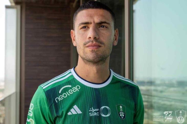إصابة مفاجئة تضرب الأهلي السعودي.. ديميرال يغيب عن مواجهة الخليج