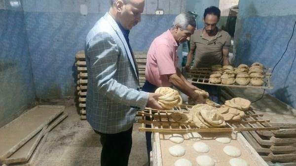 تموين الغربية يواصل «الضربات الرقابية» على المخابز والأسواق.. ضبط 2.15 طن دقيق بلدي مدعم و6,600 عبوة وكيس ومشروبات منتهية الصلاحية