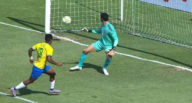 شوبير: الأهلي ترك عرش أفريقيا لصن داونز.. لكنه «راجع راجع»