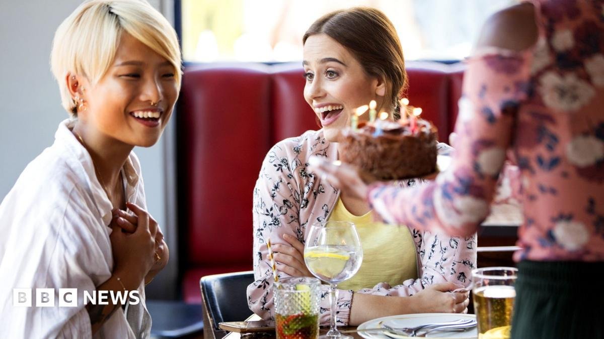 Prosecco, cakes and beauty pro...