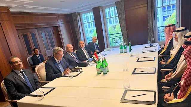 وزير النقل يبحث مع نظيره السعودي تعزيز التعاون في النقل واللوجستيات والربط البحري