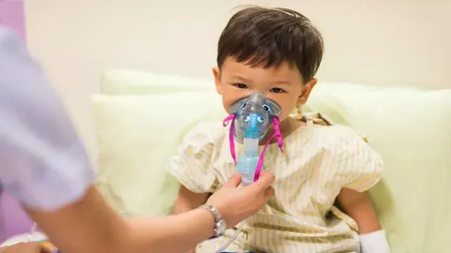 بعد انتشار الخناق الحنجري بين الأطفال.. طبيب يوضح الأعراض وطرق انتقال العدوى