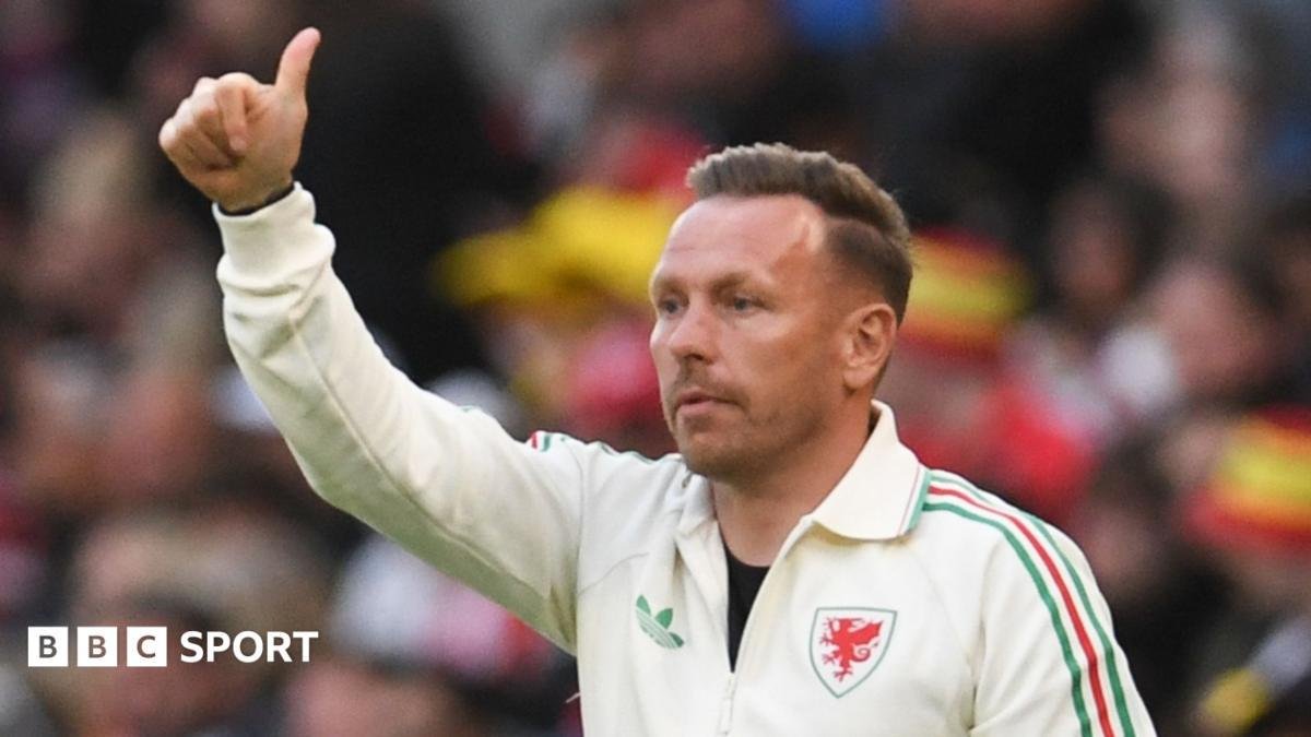 Bellamy 'committed' to Wales a...