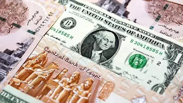 ستاندرد آند بورز تتوقع انخفاص الجنيه إلى 52 لكل دولار  في 2027 وتراجع  التضخم إلى 12.9%