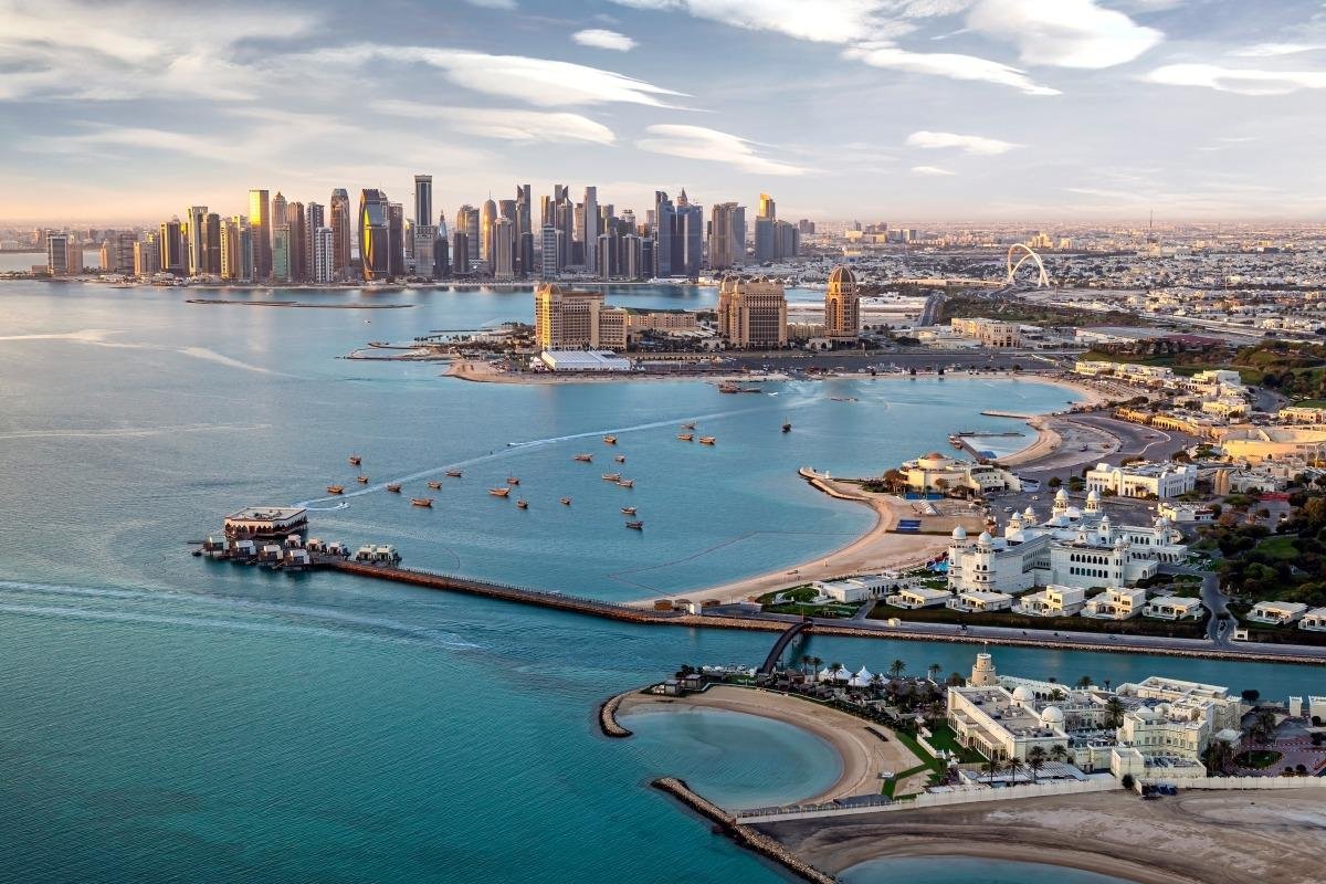 طقس حار إلى حار جدا على الساحل.. يكون رطبا أحيانا في عرض البحر