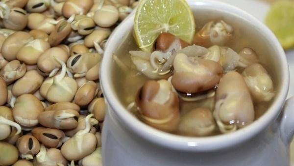 طريقة عمل شوربة الفول النابت
