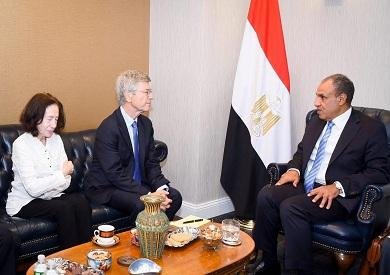 وزير الخارجية يلتقي برئيس شبكة حلول التنمية المستدامة التابعة للأمم المتحدة