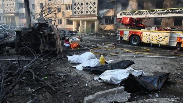 غارات روسية وأوكرانية ليلية تودي بحياة 5 أشخاص وتصيب 15 آخرين