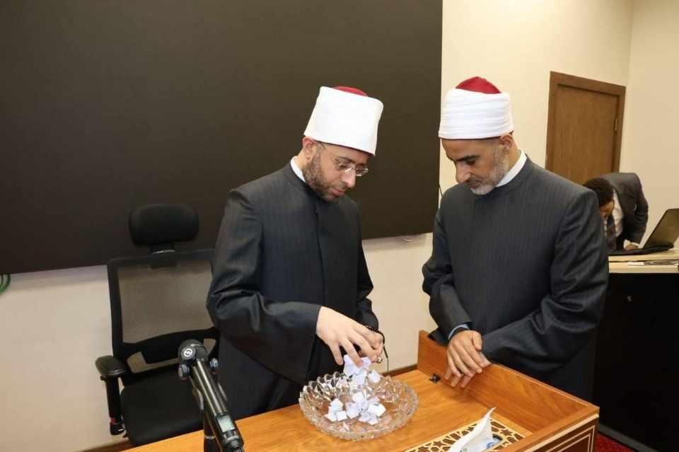 وزير الأوقاف يشهد قرعة الحج غير الإشرافي للعاملين بالوزارة: أبناؤنا أسرة واحدة وبيت واحد