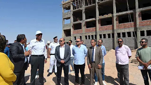 محافظ جنوب سيناء يتفقد إنشاءات المدرسة الثانوية الزراعية بالطور - صور
