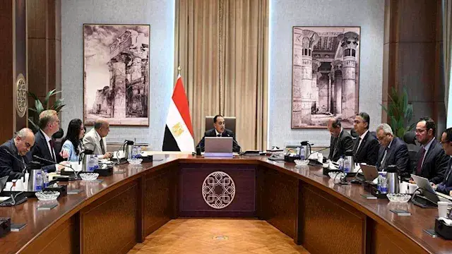 الطاقة والحماية الاجتماعية.. مدبولي يستعرض استعدادات "منتدى مصر 2026"