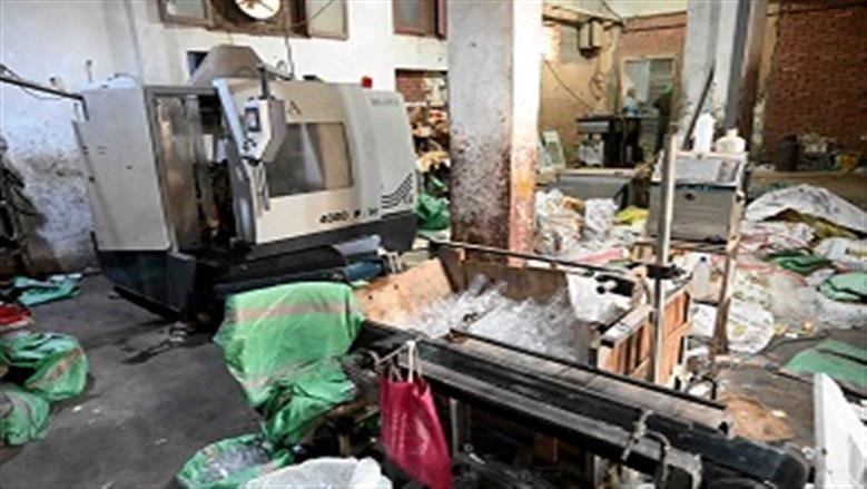 حماية المستهلك بالشرقية: ضبط طني زيوت طعام مجهولة المصدر داخل مصنعين غير مرخصين