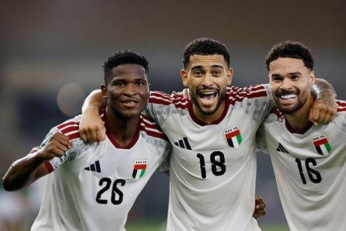 الإمارات تفوز على عُمان وتضرب موعدًا مع السعودية في نهائي خليجي 27