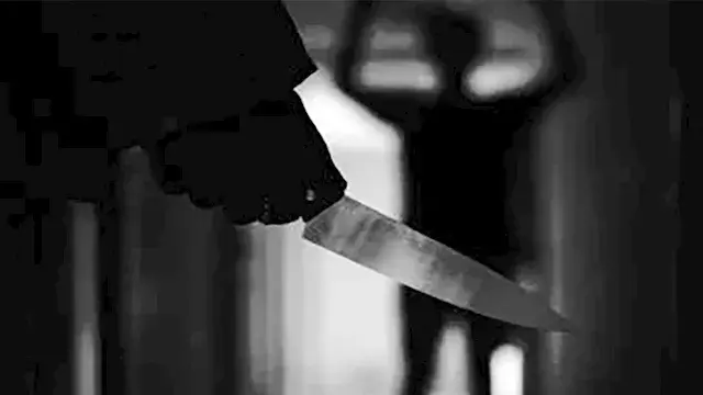 أمام زملائه.. فتاة تعتدي على و...