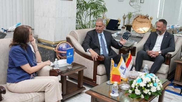سفيرة رومانيا بالقاهرة تبحث مع الناقل الوطني المصري تعزيز التعاون في مجال الصيانة والدعم الفني