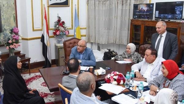 محافظ الإسكندرية يواصل لقاءاته الجماهيرية للاستماع إلى المواطنين