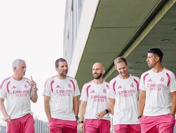 مورينيو: ريال مدريد ناد لا يقارن والديربي له طابع خاص
