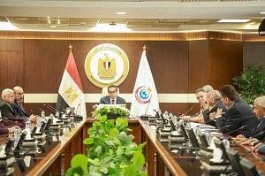 وزير الصحة يناقش استراتيجية توسيع قاعدة المتبرعين بالكلى من الأحياء مع اللجنة الاستشارية العليا لزراعة الأعضاء