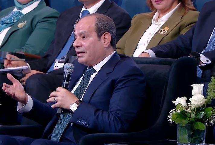 الرئيس السيسي: الحكومة كانت زعلانة من النقد لدرجة إنهم قالوا «هنمشي»