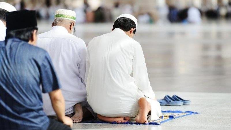 لماذا حذر النبي من التخلف عن ص...