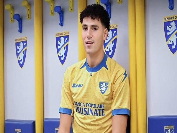 فروزينوني الإيطالي: نثق في تألق عمر فايد معنا