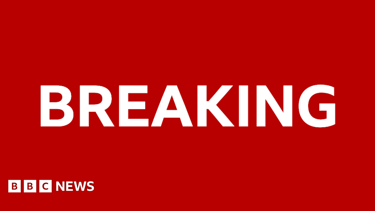 US slaps import ban on Canadia...