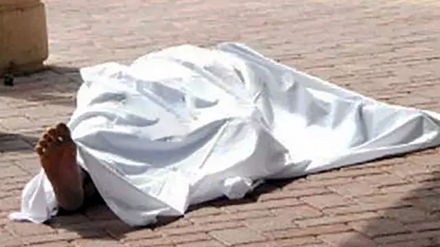 سيارة نقل تنهي حياة شخص مجهول الهوية أمام مسجد بالباجور