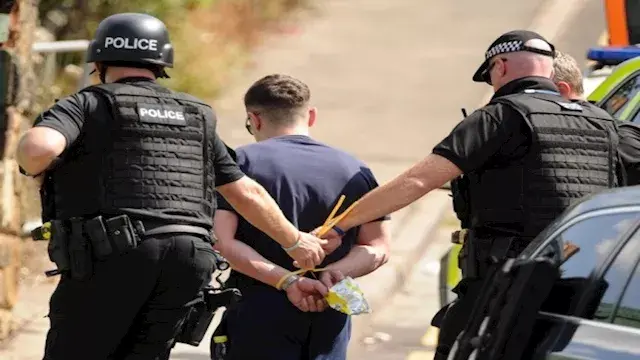 حادث قاعدة "فيرفورد".. القبض على 5 أشخاص وإخلاء 85 أسرة في بريطانيا