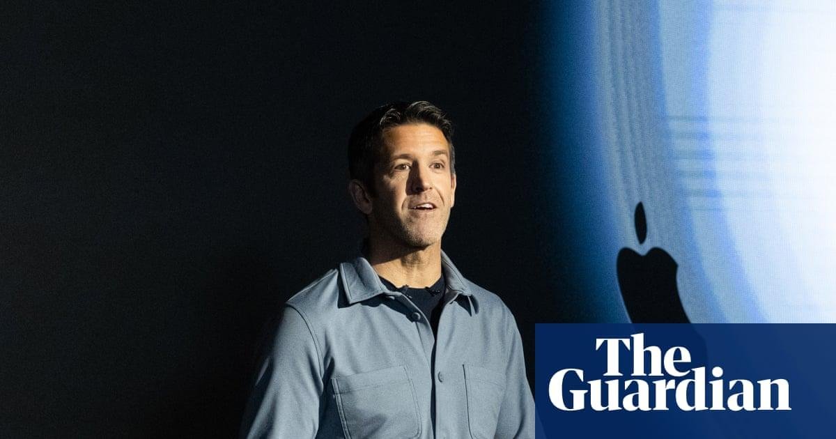 Apple expected to unveil foldi...