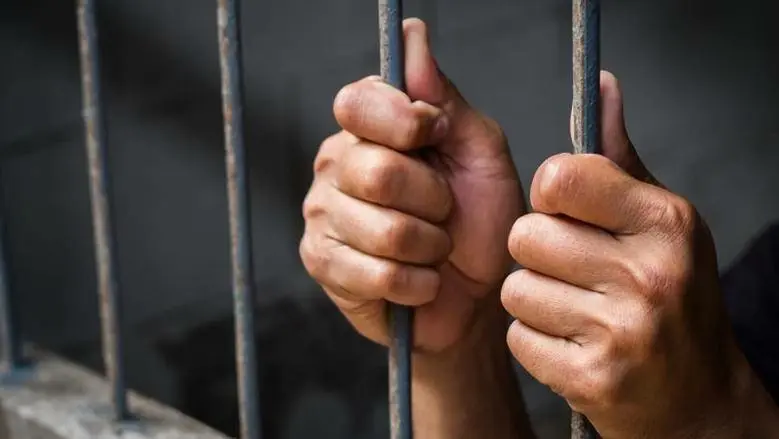 «مزاح ومعاكسة طالبات».. ضبط 3 طلاب بعد تسلق سور مدرسة بنات بالسويس