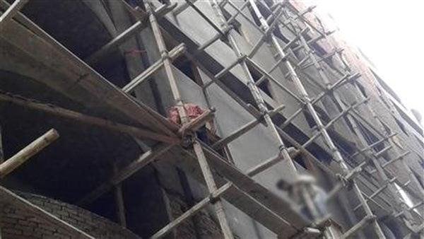 مصرع 3 عمال إثر سقوط سقالة من...