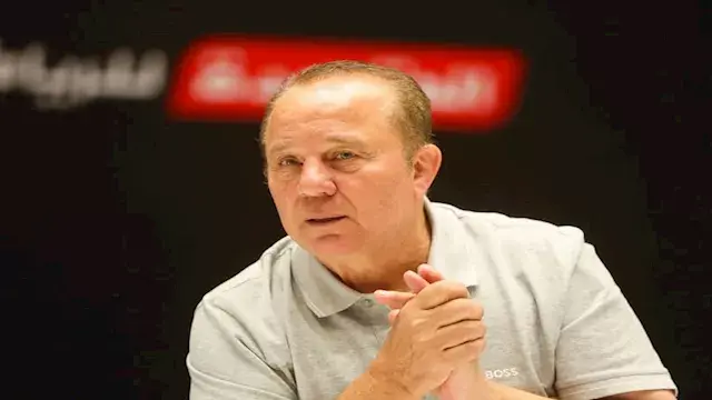 شوقي غريب يشرف على إعداد منتخب...
