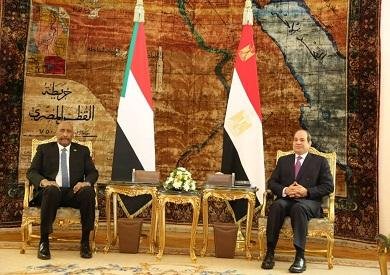 السيسي والبرهان يبحثان تطورات الأزمة السودانية ويؤكدان دعم وحدة السودان وسيادته