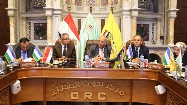 بحوث الصحراء يناقش مع وفد أوزباكي التعاون في الاستصلاح والإنتاج الحيواني