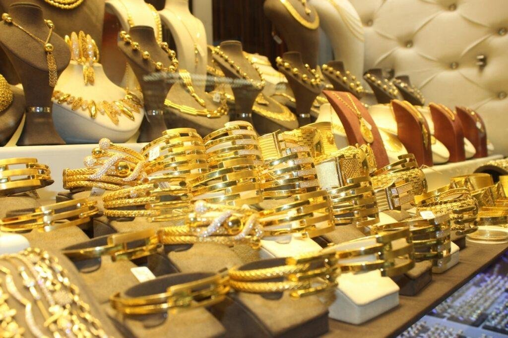 رئيس شعبة الذهب: الأسعار مرشحة للزيادة في حال زوال ضغوط النفط وحل أزمة مضيق هرمز