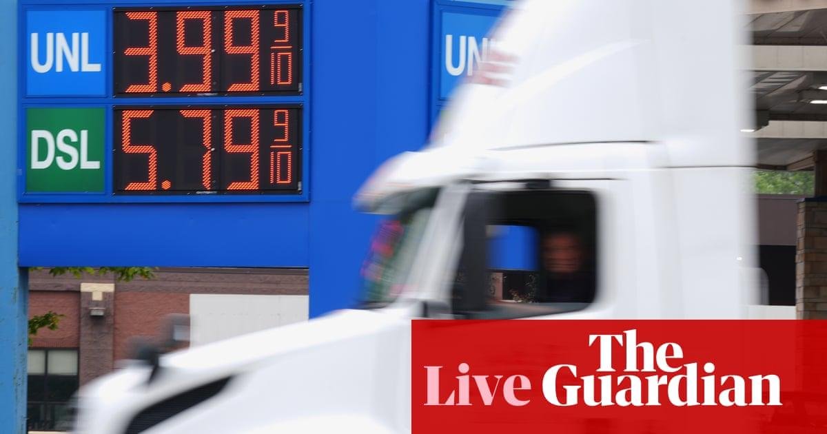 Gasoline prices drive up US mo...