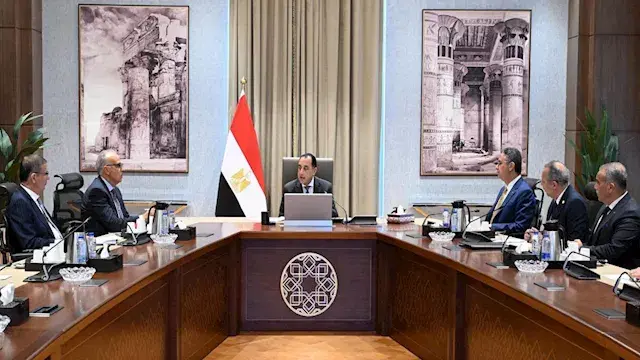 رئيس الحكومة يستعرض تحديات الأ...