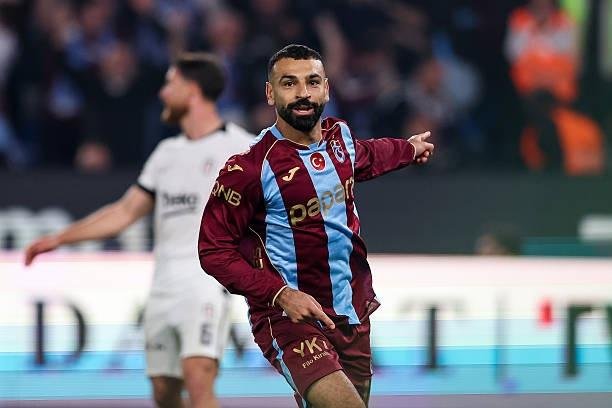 مدرب طرابزون يشيد بمحمد صلاح قبل مواجهة هارتس: يقاتل ويقود الفريق