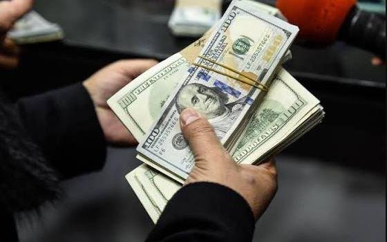 الأجانب يبيعون أدوات دين مصرية بقيمة تتجاوز نصف مليار دولار