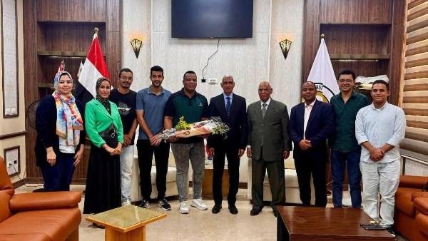 جامعة جنوب الوادي الأهلية تبحث آفاق التعاون المشترك مع وفد "اتحاد بشبابها"