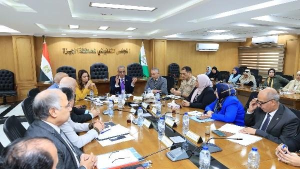 لمتابعة المؤشرات السكانية.. محافظ الجيزة يترأس الاجتماع الدوري للمجلس الإقليمي للسكان