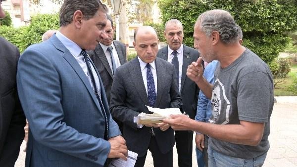 محافظ الغربية يستمع لشكاوى المواطنين ويتابع طلباتهم ويوجه بسرعة حل مشكلاتهم