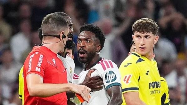 إيقاف فينيسيوس جونيور 4 مباريات بعد طرده أمام فياريال وغيابه عن كلاسيكو برشلونة