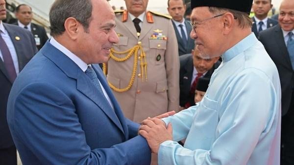 رئيس وزراء ماليزيا يرحب بالرئيس السيسي.. والخارجية الماليزية تبرز تطور العلاقات بين البلدين