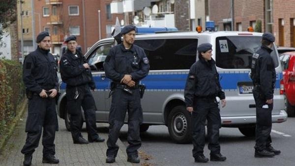 بولندا.. الشرطة تحتجز 76 شخصا وتفتش 50 ألف مدرسة بعد وقوع هجومين