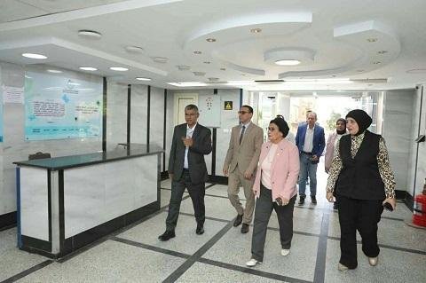 نائب وزير الصحة تتفقد مستشفى التأمين الصحي بالمنيا لمتابعة خدمات الأم والطفل