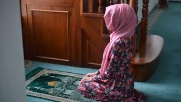 هل تجوز الصلاة بالنقاب وهل يجب كشف الوجه؟.. حكم صلاة المرأة المنتقبة