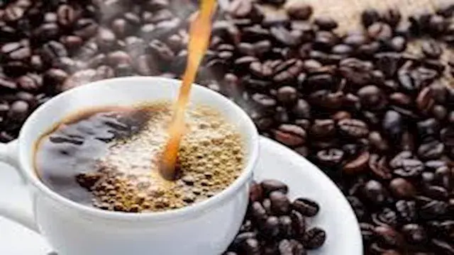 لماذا تختلف استجابة الأشخاص للقهوة رغم تناول الكمية نفسها؟