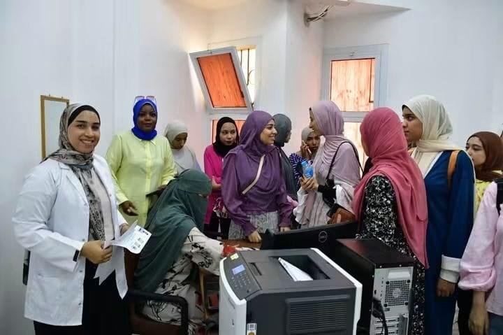 انطلاق أعمال الكشف الطبي على الطلاب الجدد المرشحين للقبول بكليات جامعة الوادي الجديد