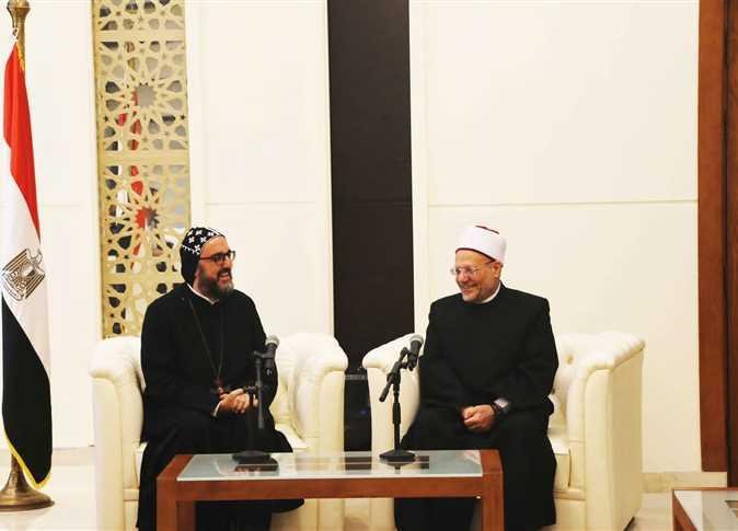 المفتي يستقبل كاهن الكنيسة السريانية الأرثوذكسية في مصر للتهنئة بعيد الفطر